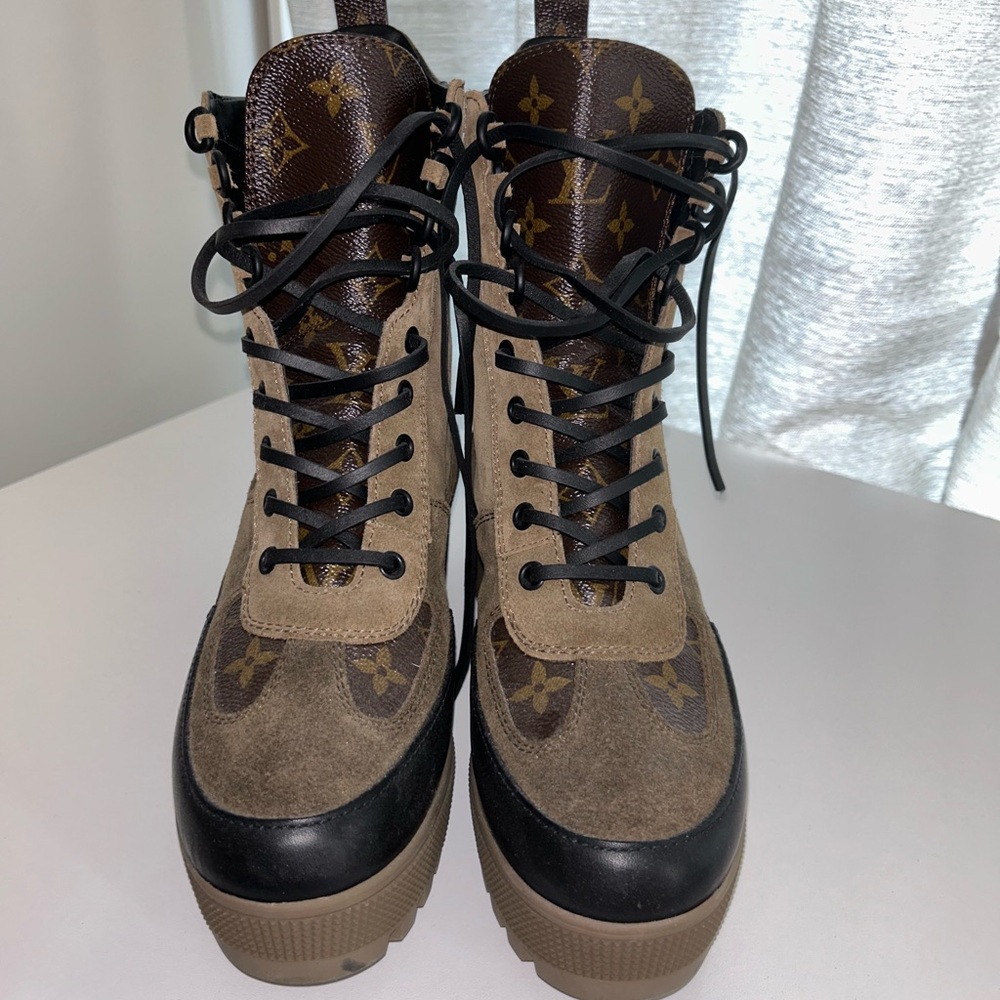 Authentic Louis Vuitton Laureate Platform Desert Boot.